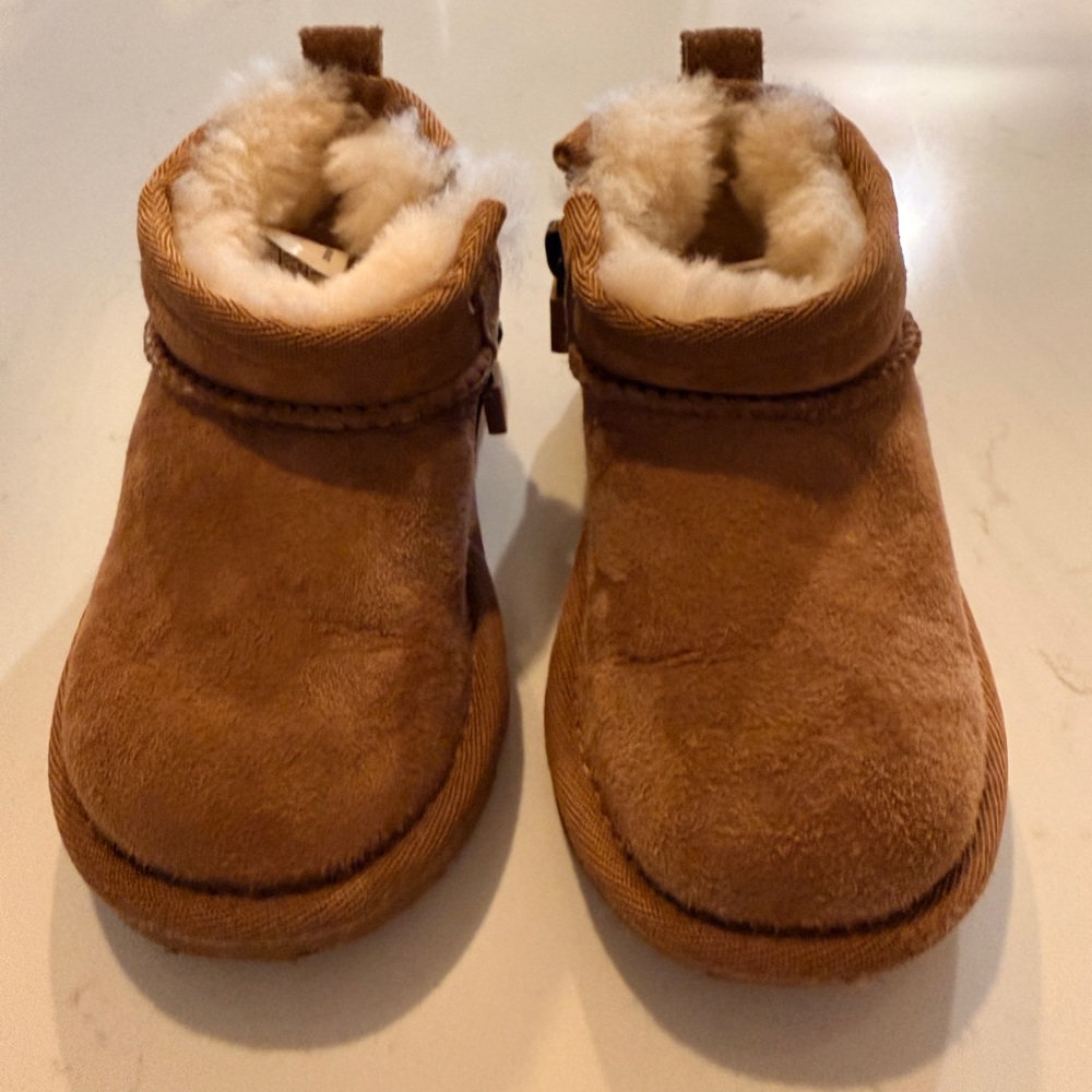 Toddler Uggs Size 7